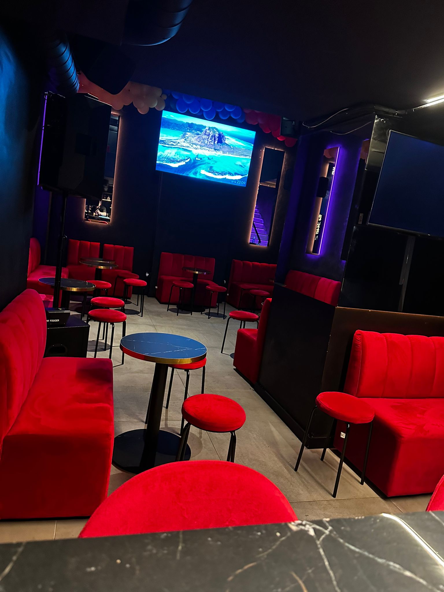 2. Interior y ambiente de La Divina, discoteca colombiana en Madrid