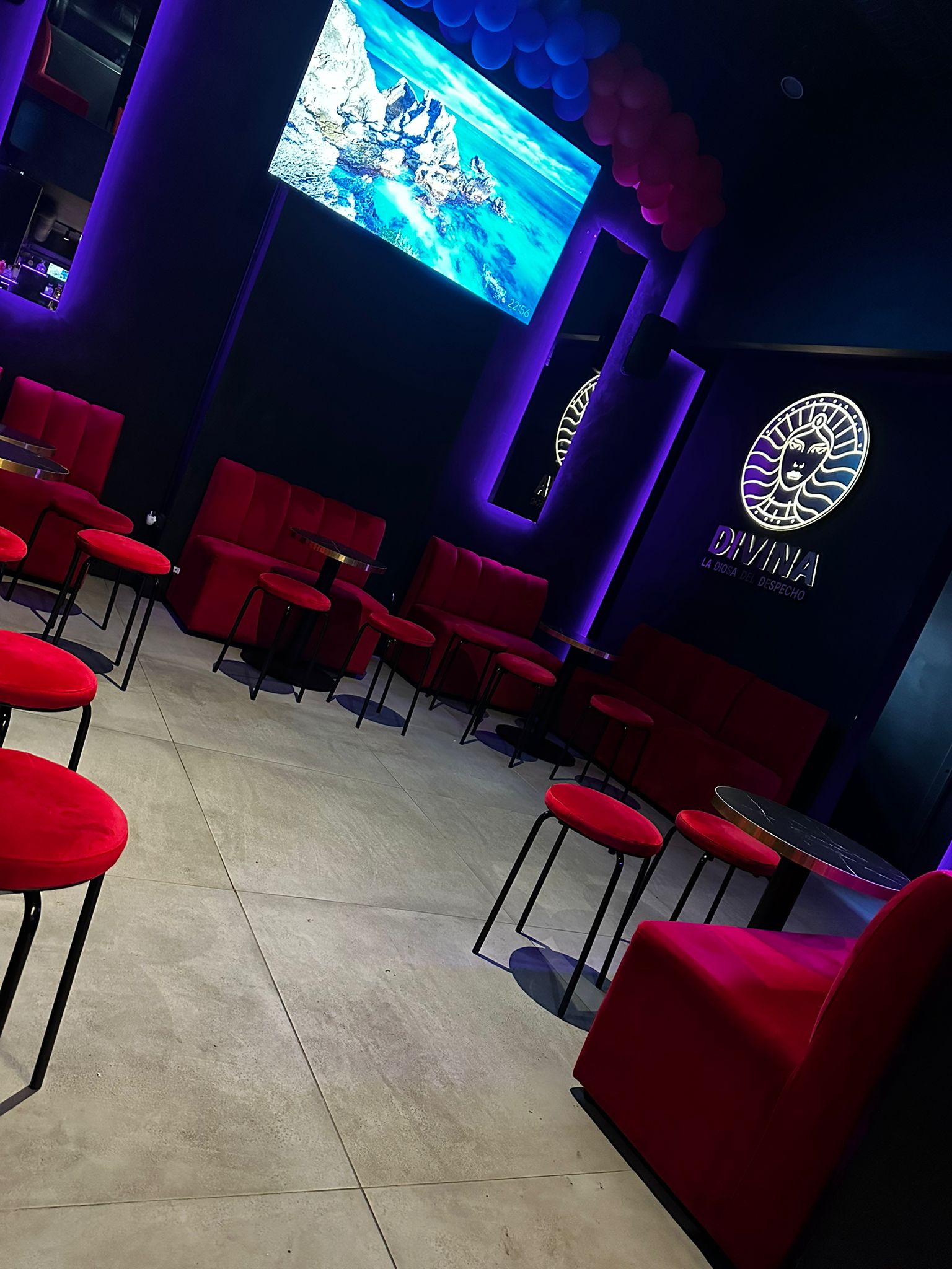 3. Interior y ambiente de La Divina, discoteca colombiana en Madrid